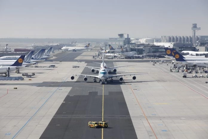 Ρεκόρ στα ελληνικά αεροδρόμια: 58,7 εκατομμύρια επιβάτες το επισκέφτηκαν φέτος